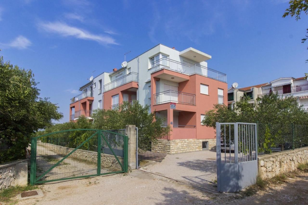 Apartments Lenija ヤドリヤ エクステリア 写真
