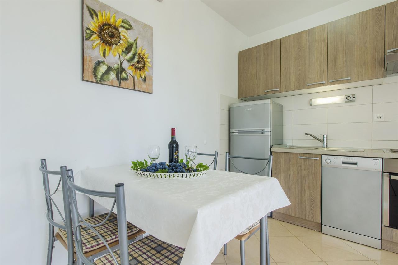 Apartments Lenija ヤドリヤ エクステリア 写真